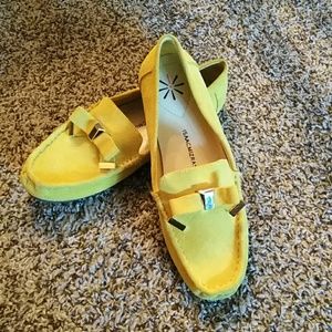 Isaac Mizrah Loafers with bow tops. Fun to wear!!